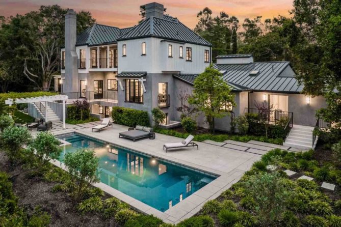 Future-Proofed Luxury: Essential Features Every New Custom Home Needs This Year - Gio Building Group Ltd